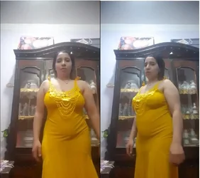 البوه المصرية احلاااااااااااااام بتقلع قميصها الاصفر وبتمتع عشيقهاااااااا عريانة ملط